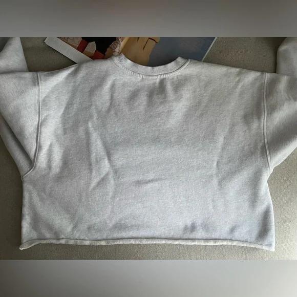 Aritzia TNA Sweatfleece Cozy Fleece Cropped Raw Hem In Light Gray Size 2XL - Picture 9 of 13